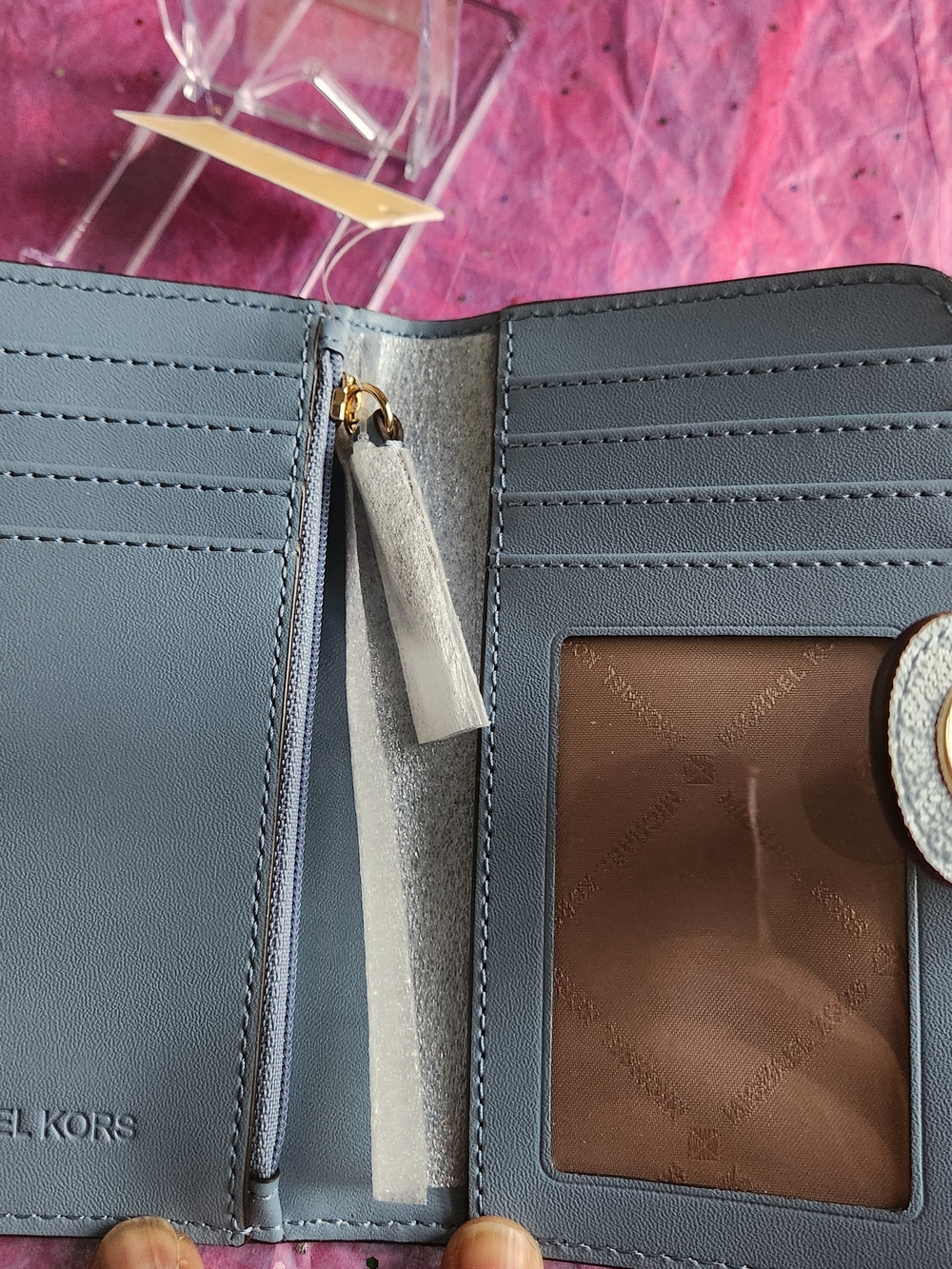 Michael Kors chambray Bifold Wallet with Goldtone NWT - Picture 4 of 6